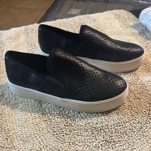 ALIZA Shoes - ELIZA Black Slip-On Platform Sneakers